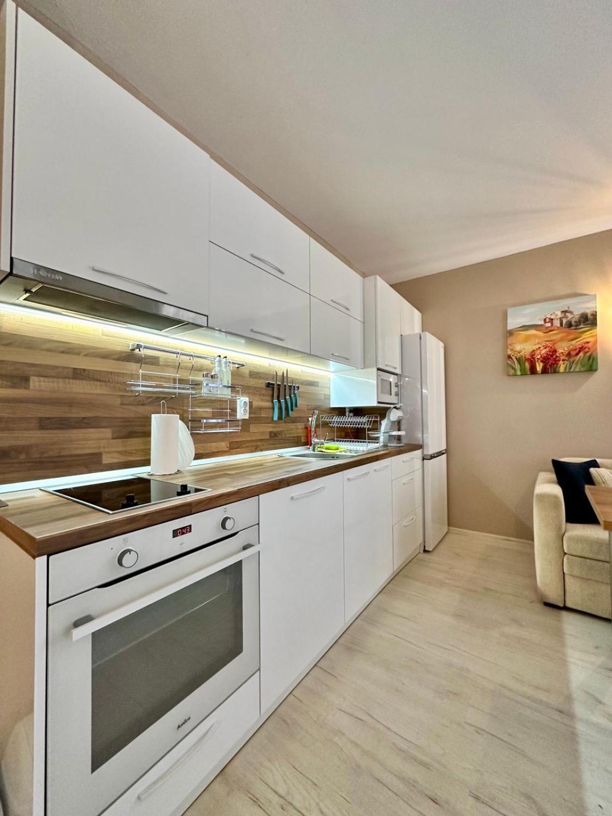 Blue Marine - Daneli Apartment Pantai Sunny Bagian luar foto